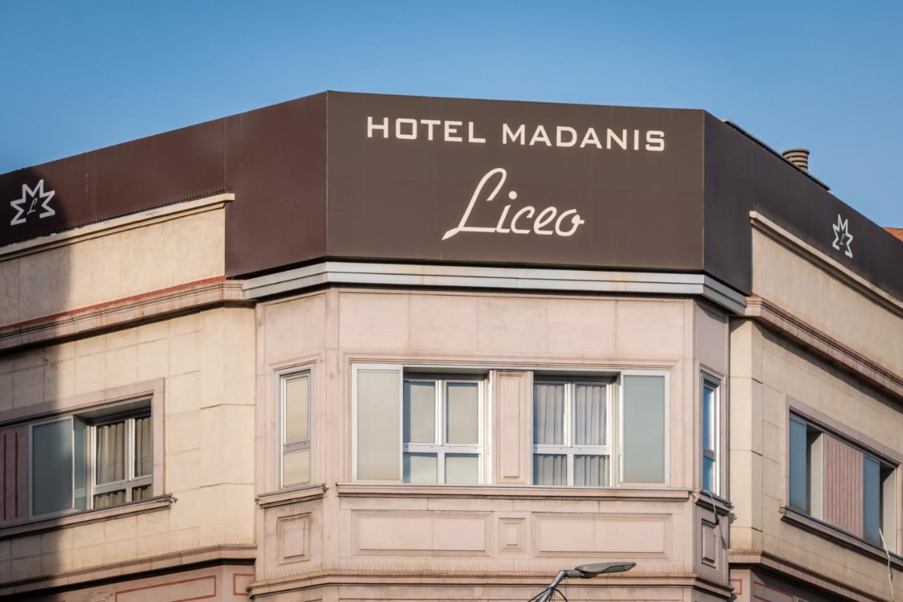 Hotel Madanis Liceo L'Hospitalet de Llobregat Esterno foto